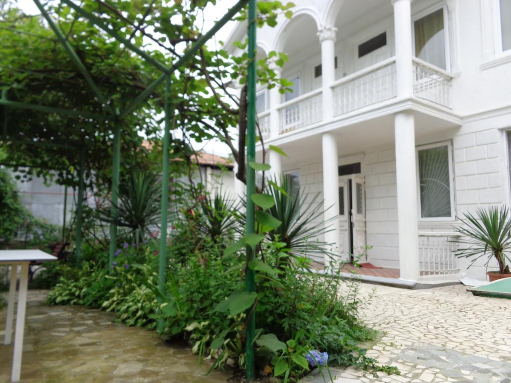 White Guest House Batumi Bilik gambar
