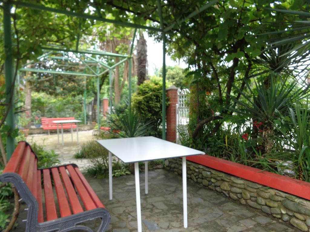 White Guest House Batumi Bilik gambar
