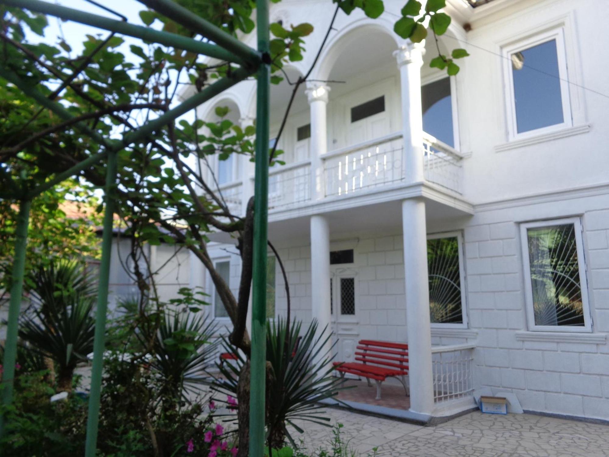 White Guest House Batumi Bilik gambar