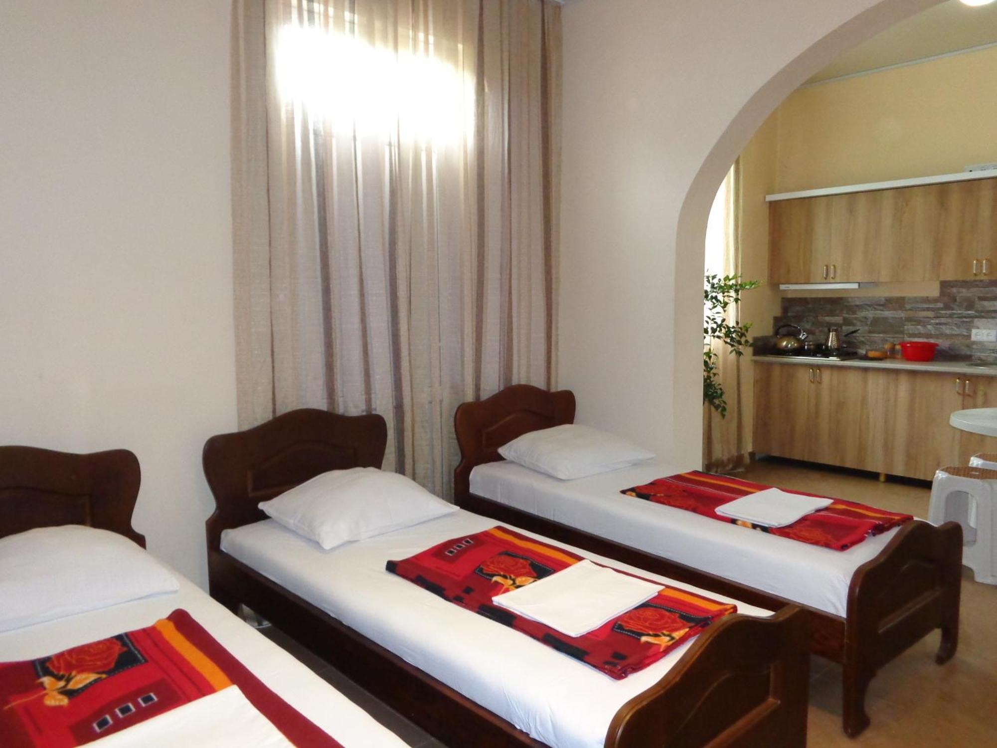 White Guest House Batumi Bilik gambar