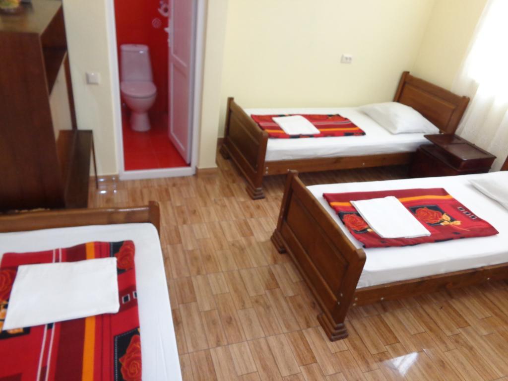 White Guest House Batumi Bilik gambar