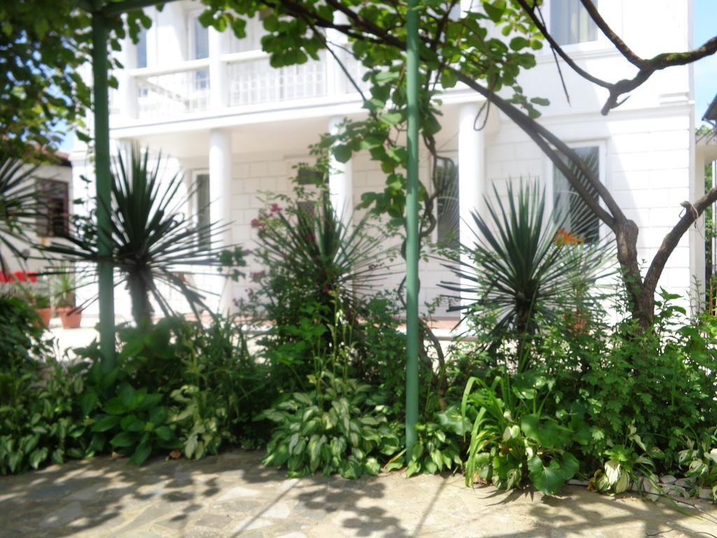 White Guest House Batumi Luaran gambar