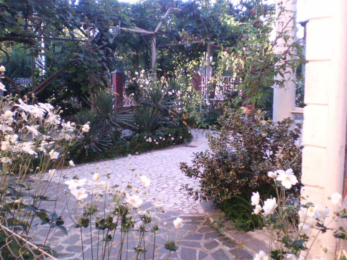 White Guest House Batumi Luaran gambar